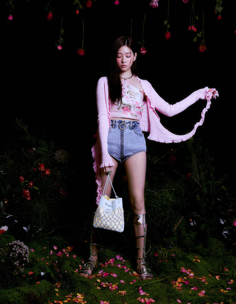 Kim Minju for W Korea March 2022 Issue x Roger Vivier documents 1