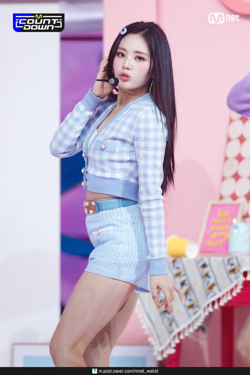 210902 fromis_9 - 'Talk & Talk' at M Countdown documents 13