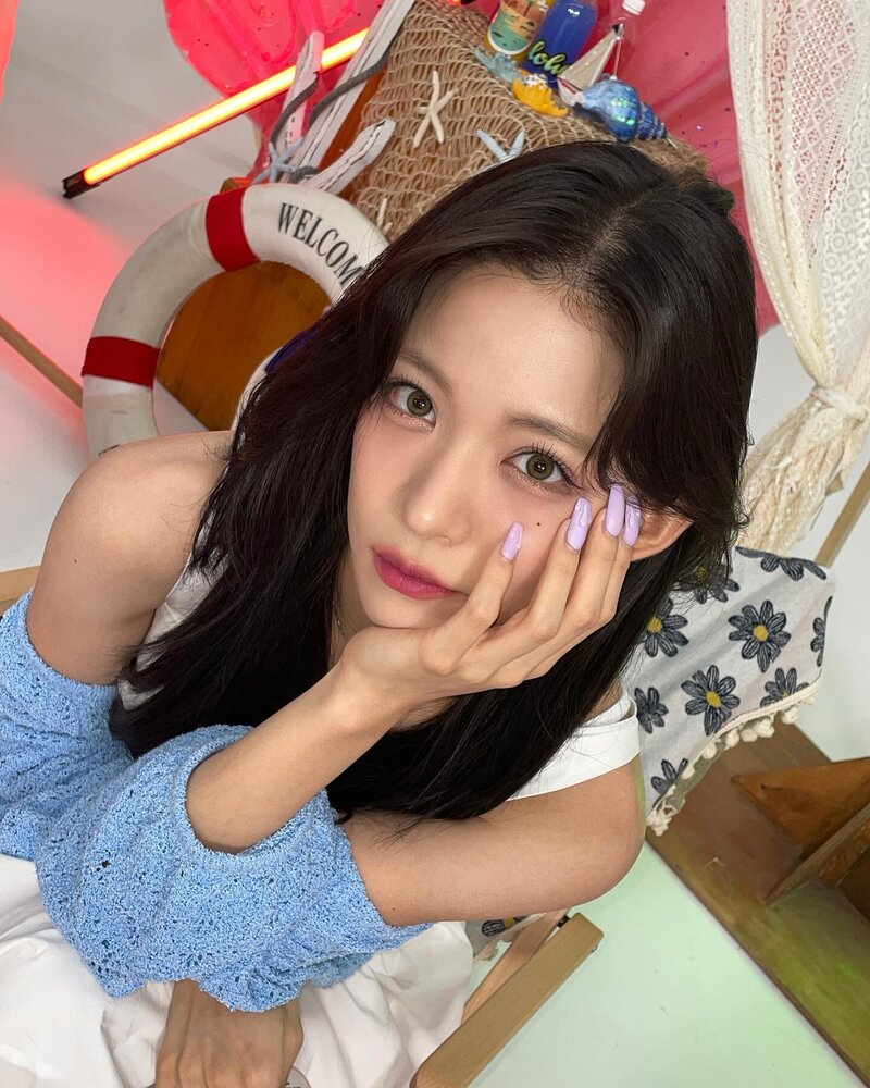 220702 fromis_9 Chaeyoung Instagram Update documents 2