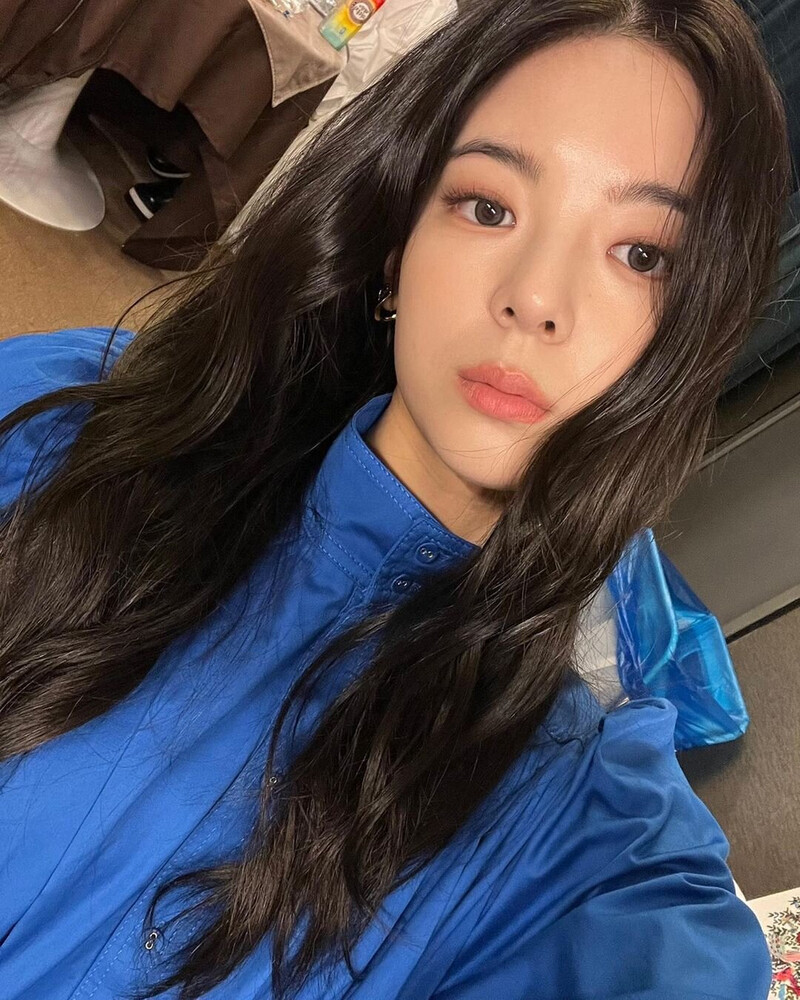 221020 ITZY Instagram Update - Lia documents 5