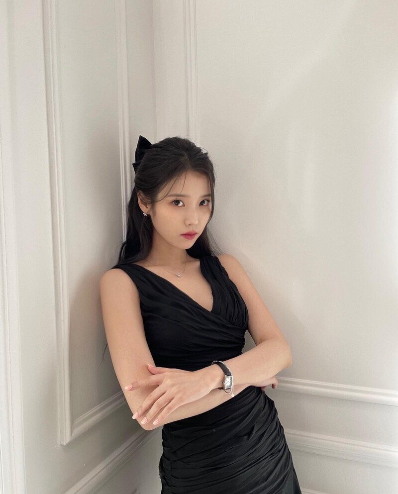 230215 IU Instagram Update documents 2