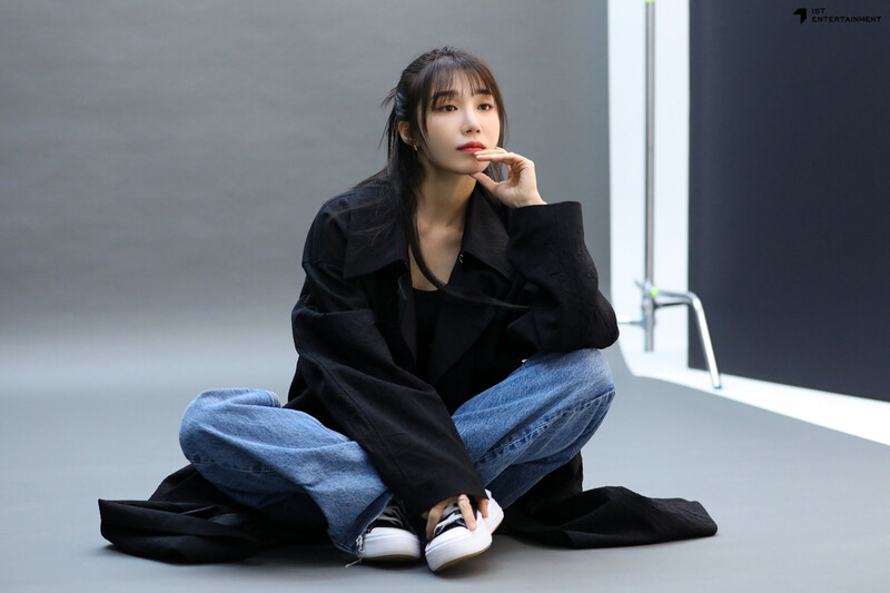 230920 IST Naver post - EUNJI Profile shoot behind the scenes documents 14