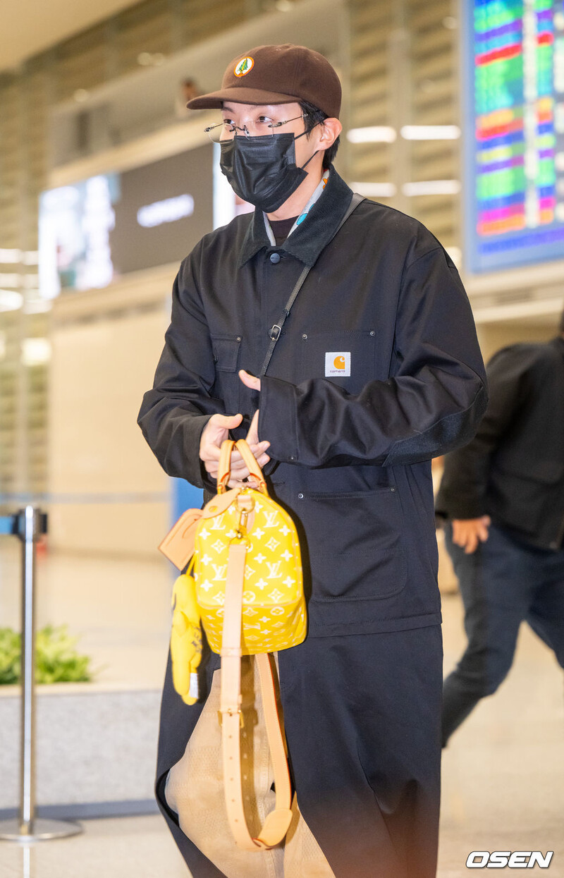 241121 J-HOPE at Incheon International Airport documents 9