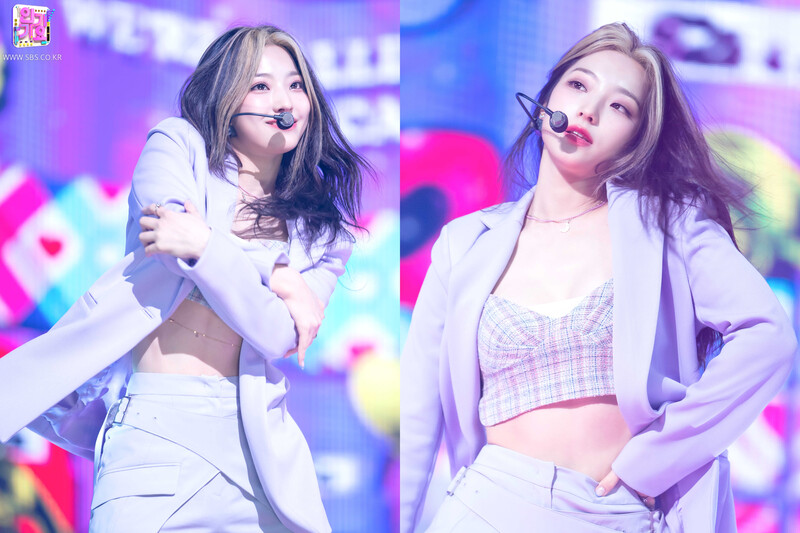 210912 fromis_9 'Talk & Talk' at Inkigayo documents 2