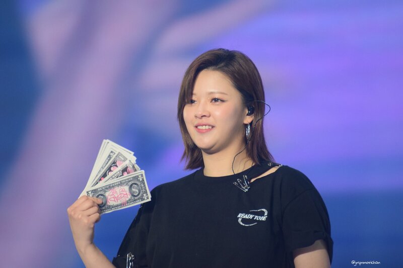 230415 TWICE Jeongyeon - ‘READY TO BE’ World Tour in Seoul Day 1 documents 4