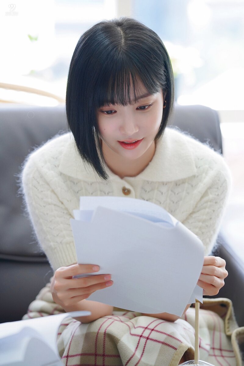 221007 9 Ato Naver Post - Yeonwoo - 'The Golden Spoon' Behind documents 5