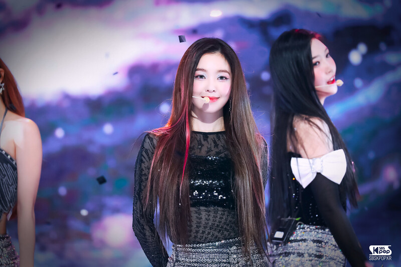 240707 Red Velvet Irene - 'Cosmic' at Inkigayo documents 4