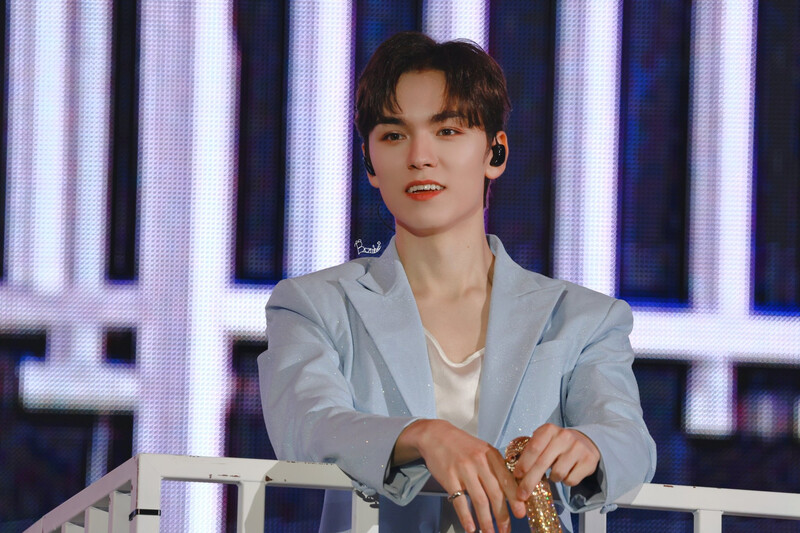 240724 SEVENTEEN Vernon - CARATLAND 2024 Day 2 documents 6