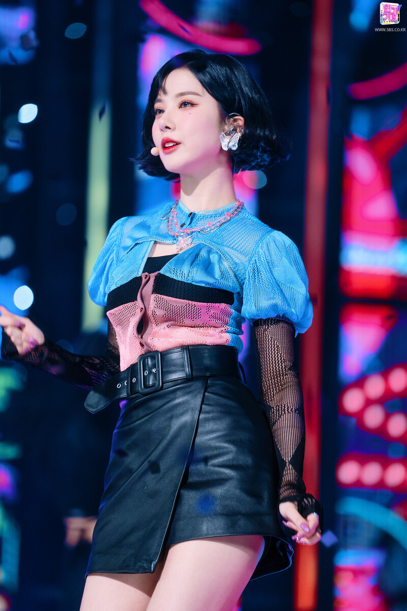 220227 VIVIZ Eunha - 'BOP BOP!' at Inkigayo documents 7