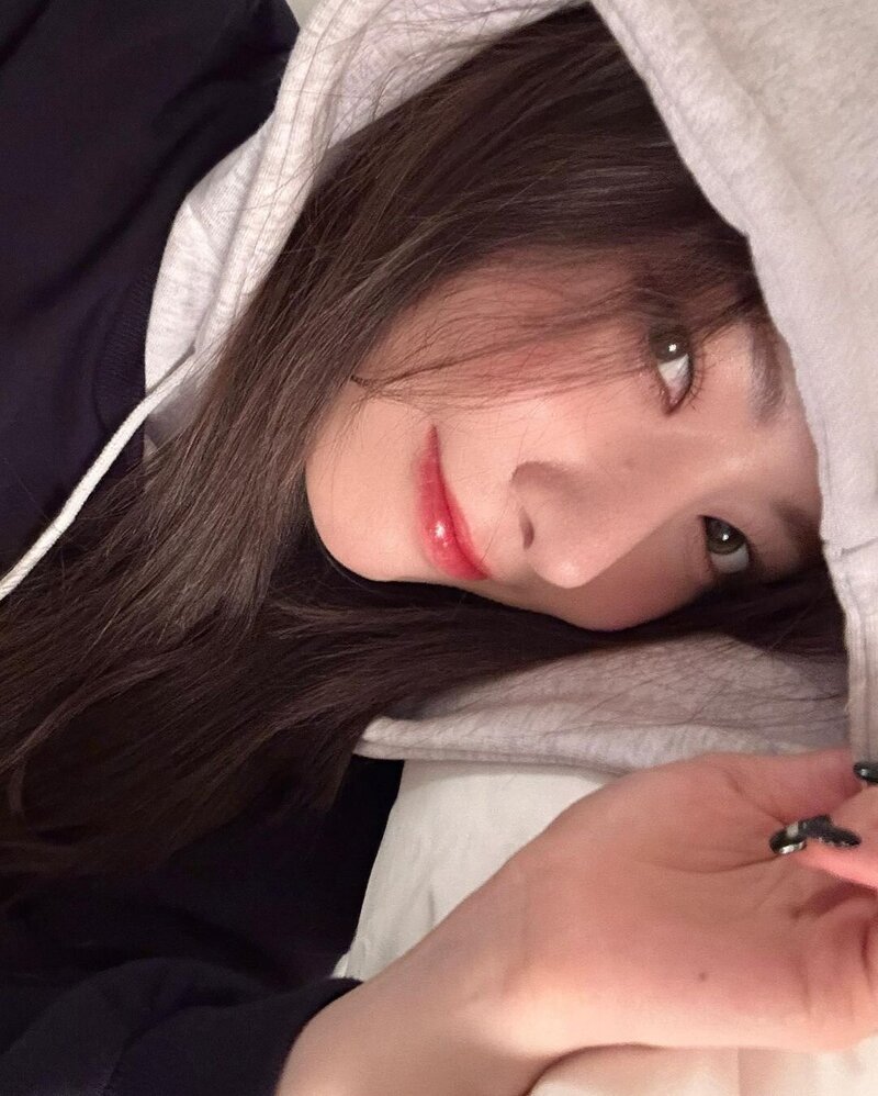 221230 LE SSERAFIM Sakura Instagram Update | kpopping