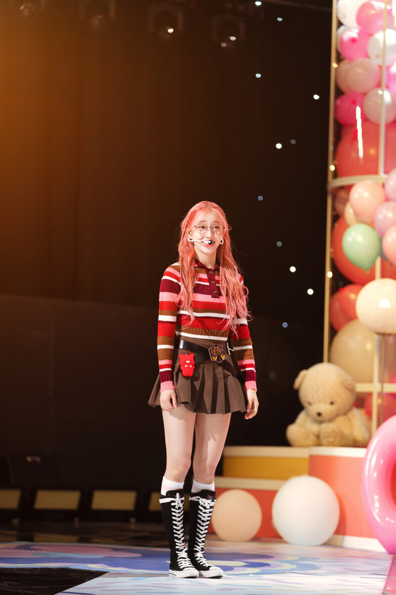 230219 STAYC Sumin - 'Teddy Bear' at Inkigayo documents 2