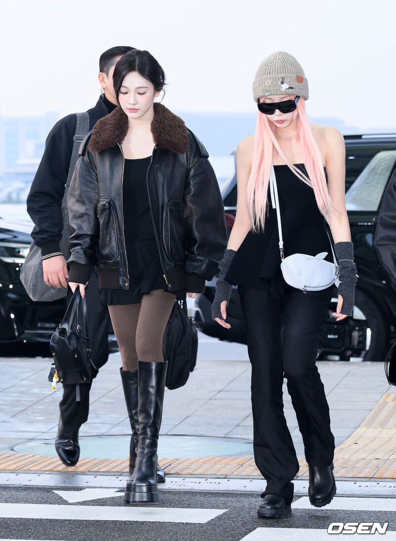 241121 aespa at Incheon International Airport documents 1