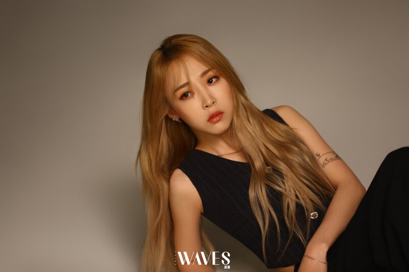 MAMAMOO's Moonbyul for WAVES Magazine December 2021 documents 6