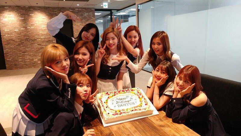 170528 TWICE Instagram Update documents 1