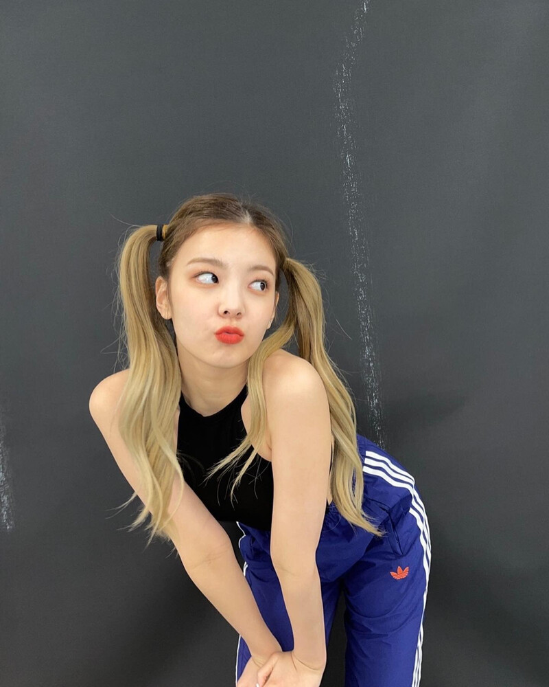 211002 ITZY Instagram Update - Lia documents 1