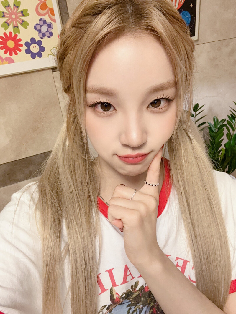 230724 - (G)I-DLE Twitter Update with YUQI documents 2