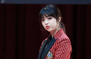 180302 Weki Meki Suyeon at 'Lucky' Noryangjin Fansign