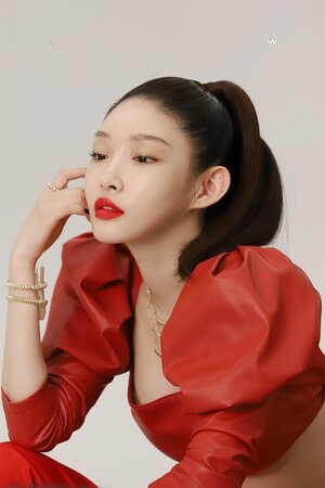 210907 MNH Naver Post - Chungha's Vogue Photoshoot Behind