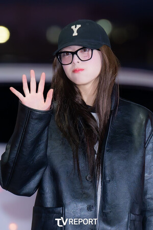 241214 Itzy Yuna at Incheon international airport