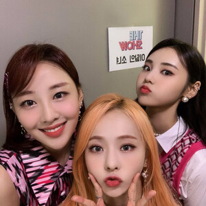 201208 LOOΠΔ's Yves, ViVi, JinSoul Twitter Update