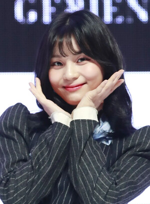 200203 GFRIEND Umji - Labyrinth Comeback Showcase