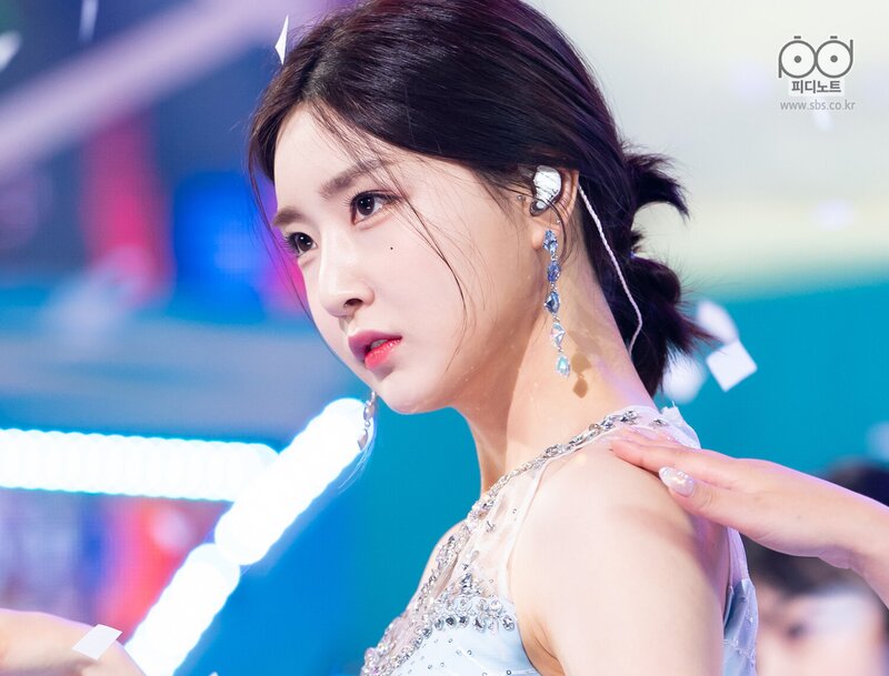 210620 Brave Girls - 'Chi Mat Ba Ram' & 'Pool Party' at Inkigayo documents 13