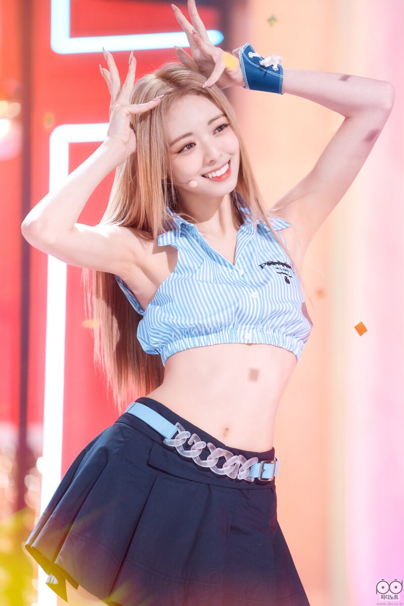 220718 ITZY Yuna - 'Sneakers' at SBS Inkigayo documents 2