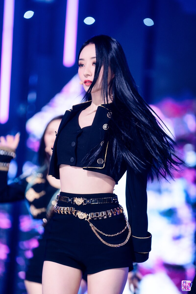 221006 Dreamcatcher SuA - 'VISION' at Inkigayo documents 2