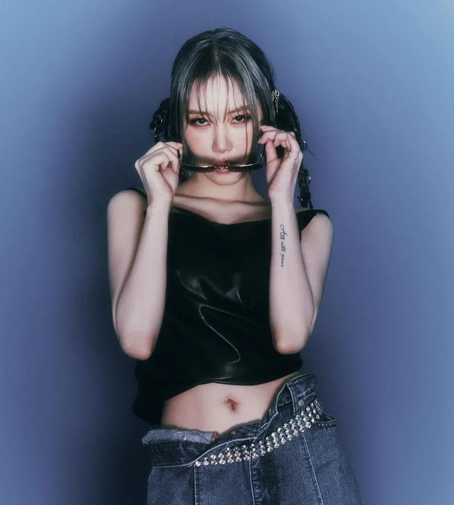 Yezi-fullBodyPicture(2).webp