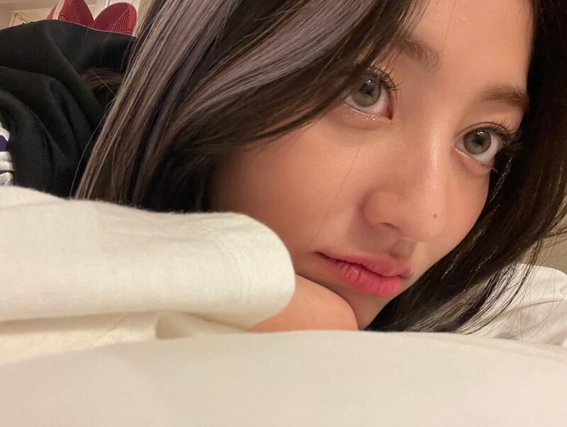 221008 TWICE Jihyo Instagram Update documents 1