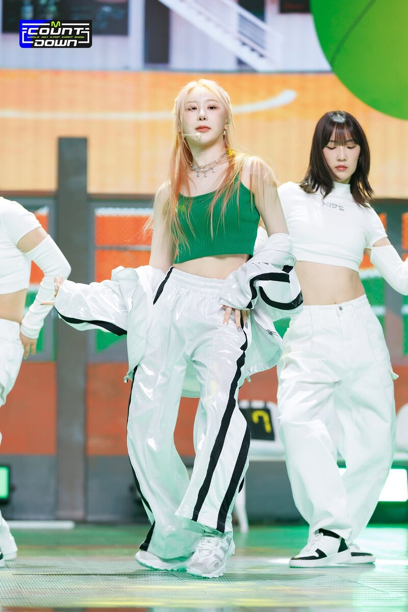 230413 LEE CHAE YEON - 'KNOCK' at M COUNTDOWN documents 17