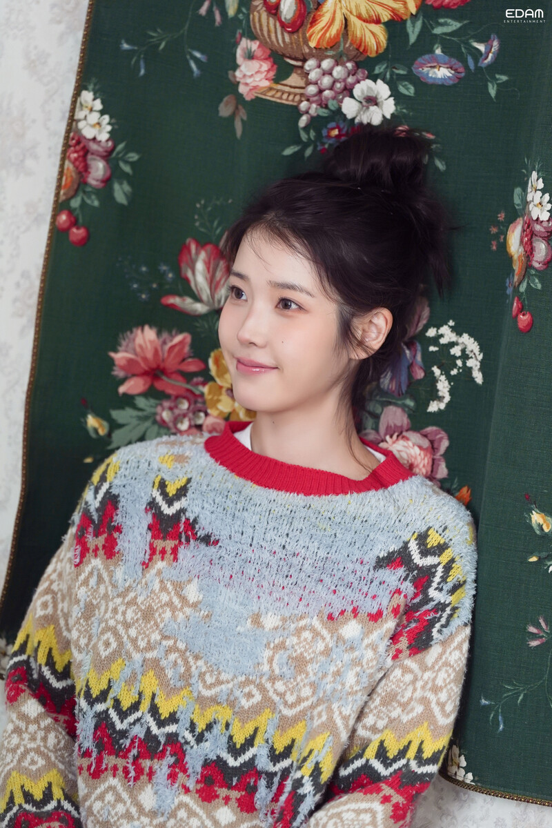 241113 EDAM Naver Post - IU - 2025 Season's Greetings Behind documents 1