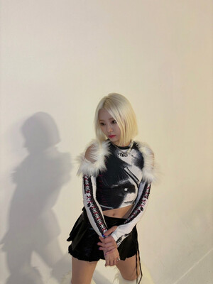 241123 - ICHILLIN' Members Twitter Update with CHAERIN