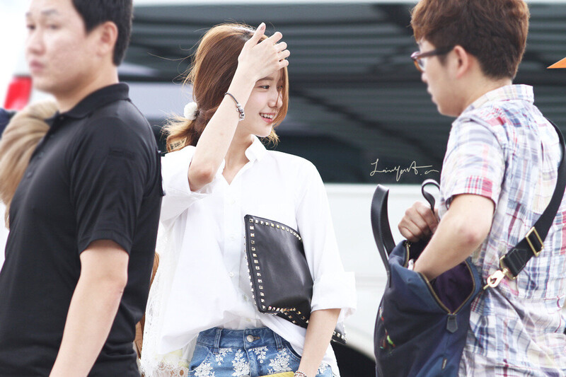 130719 Girls' Generation YoonA at Incheon Airport documents 2