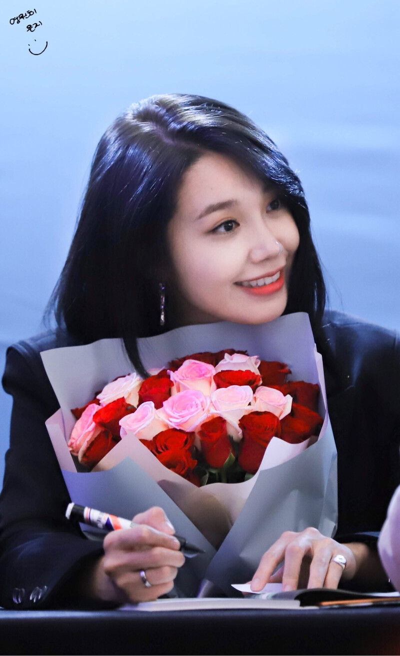 181109 Apink EUNJI at Hyehwa Busan Fansign event documents 14