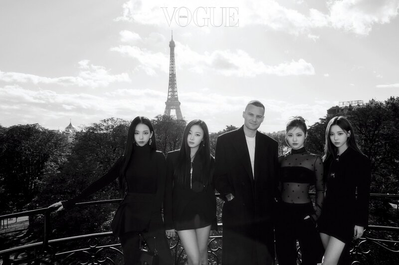 221025 aespa at GIVENCHY S/S 2023 Womenswear Show at Paris Fashion Week Interview with VOGUE Korea documents 2