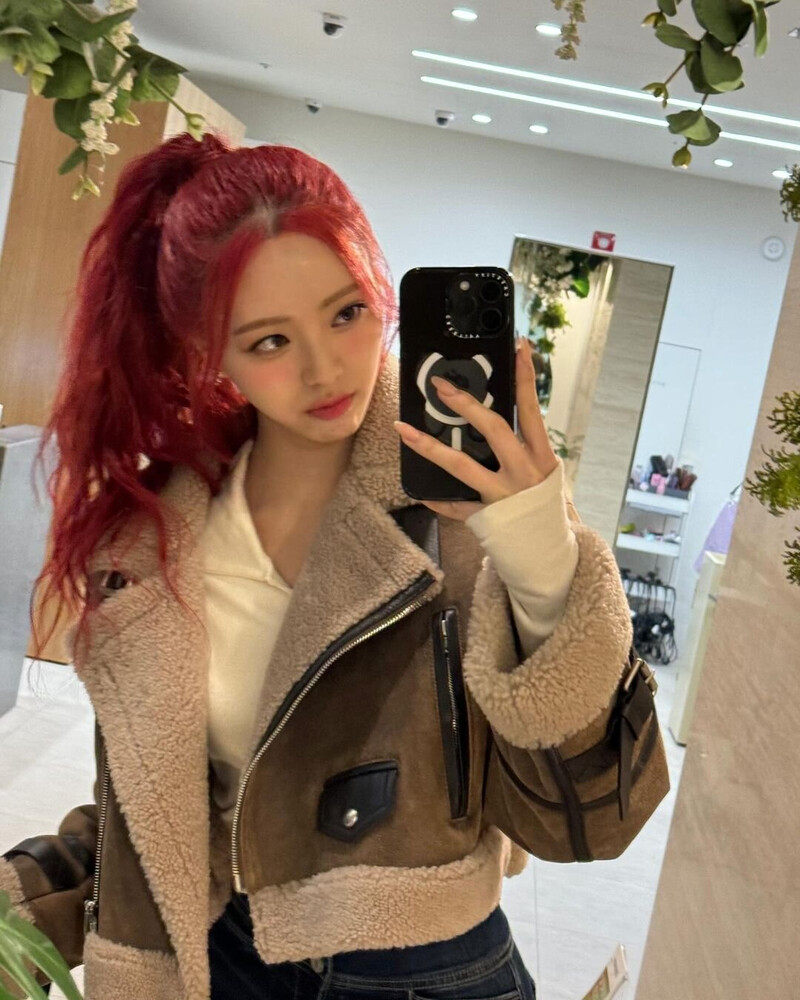 240119 ITZY Instagram Update - Yuna documents 3