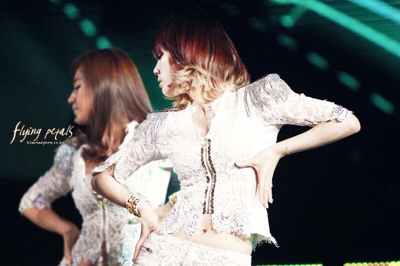 110909-10 Girls' Generation Taeyeon at Girls' Generation 2011 Tour in Taiwan documents 8