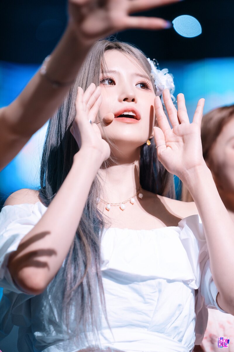 220710 fromis_9 Hayoung - 'Stay This Way' at Inkigayo documents 4