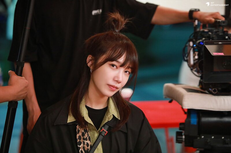 211129 IST Naver post - Apink EUNJI 'Work later, Drink now' drama shoot behind documents 20