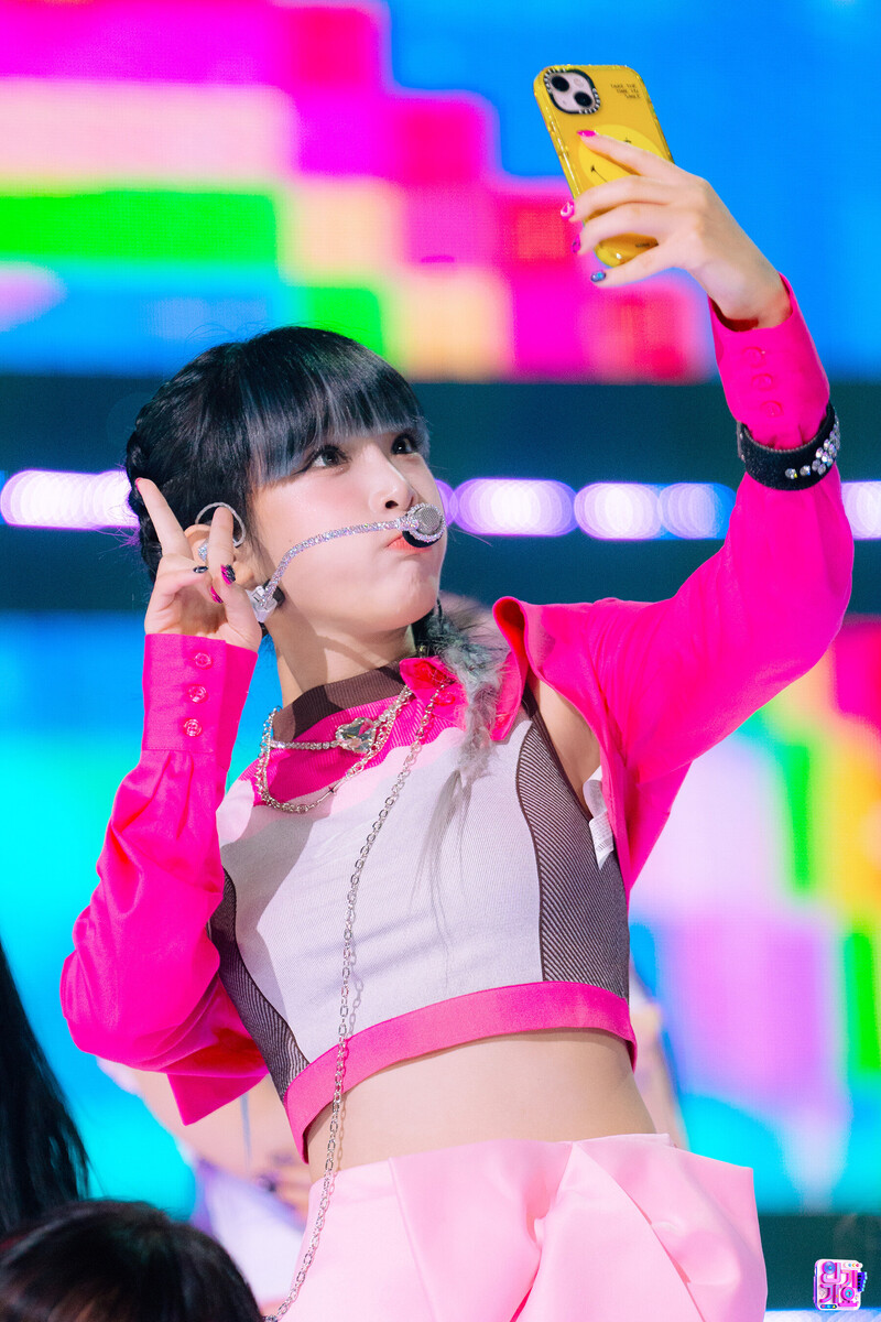 220821 YENA - 'SMARTPHONE' at Inkigayo documents 3