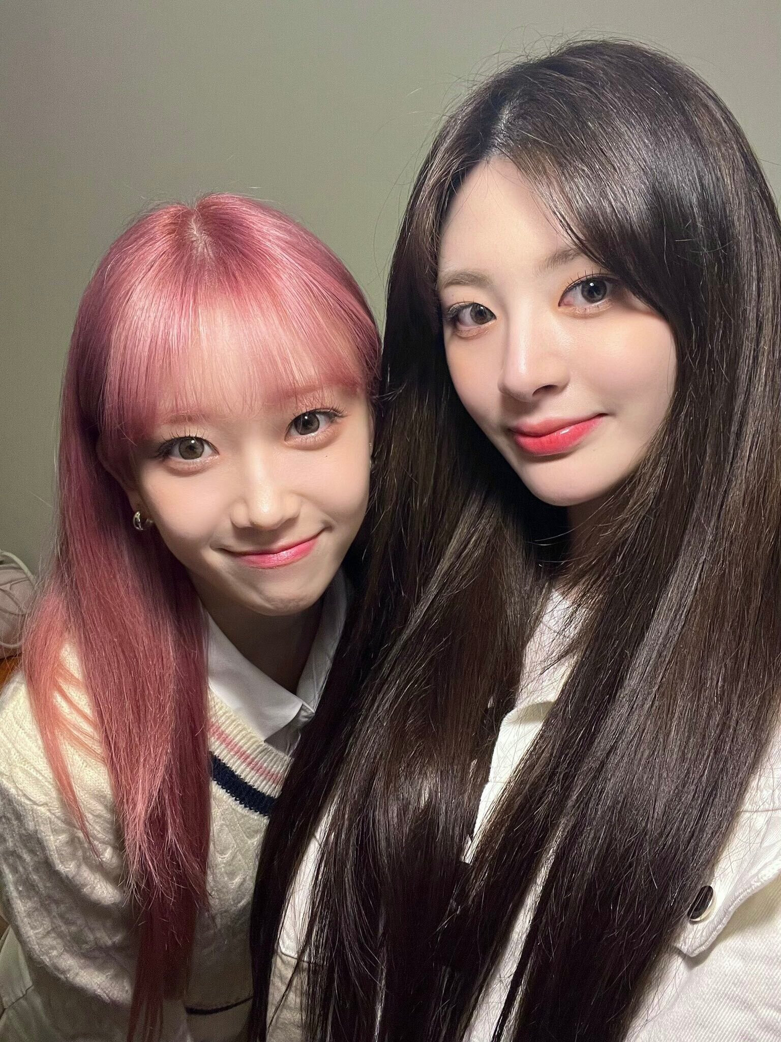 230325 STAYC Twitter Update - Seeun & Sumin | kpopping