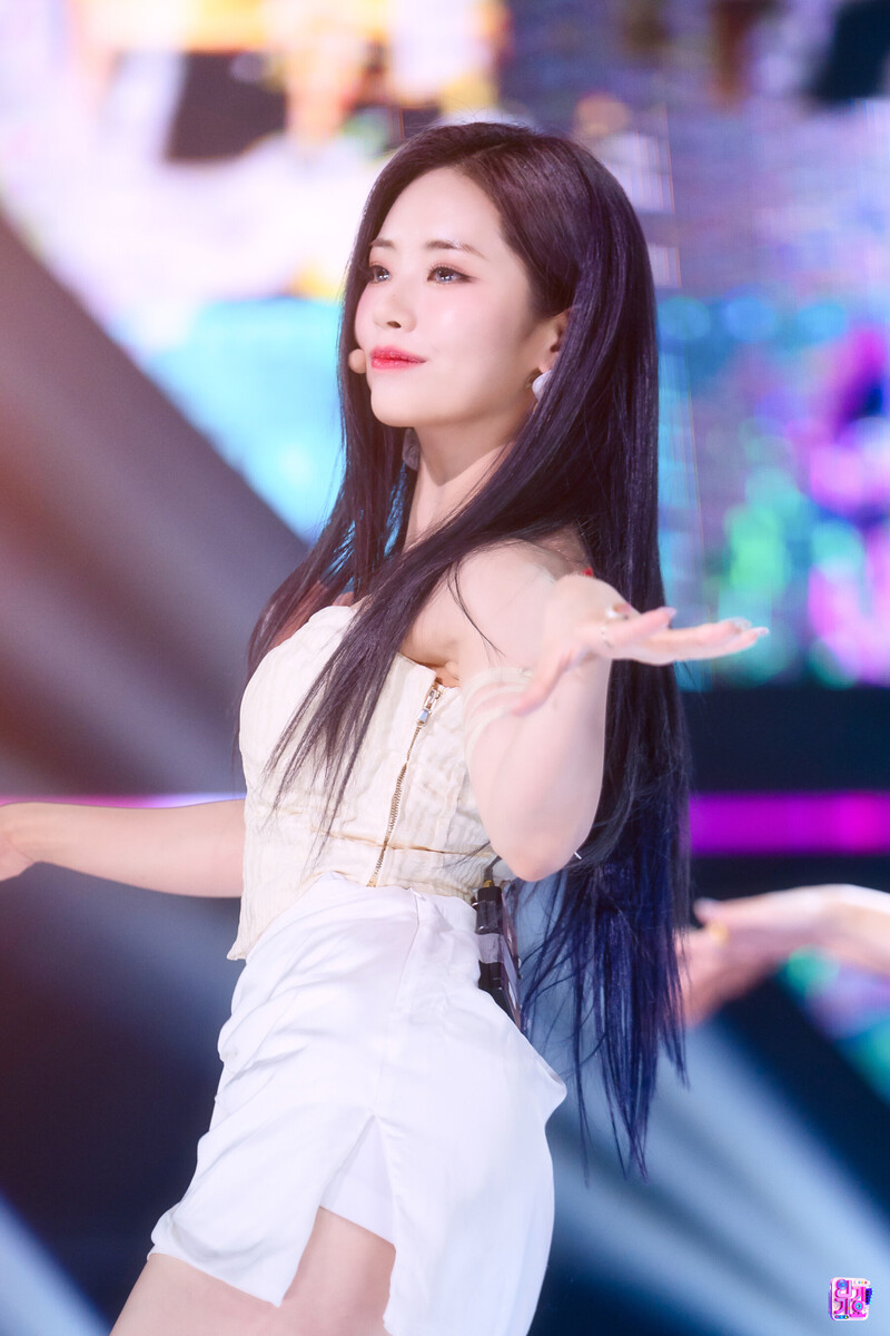 220710 fromis_9 Jiwon - 'Stay This Way' at Inkigayo documents 11