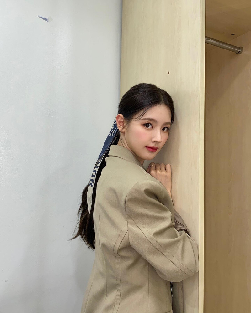 210605 (G)I-DLE Miyeon Instagram Update documents 3