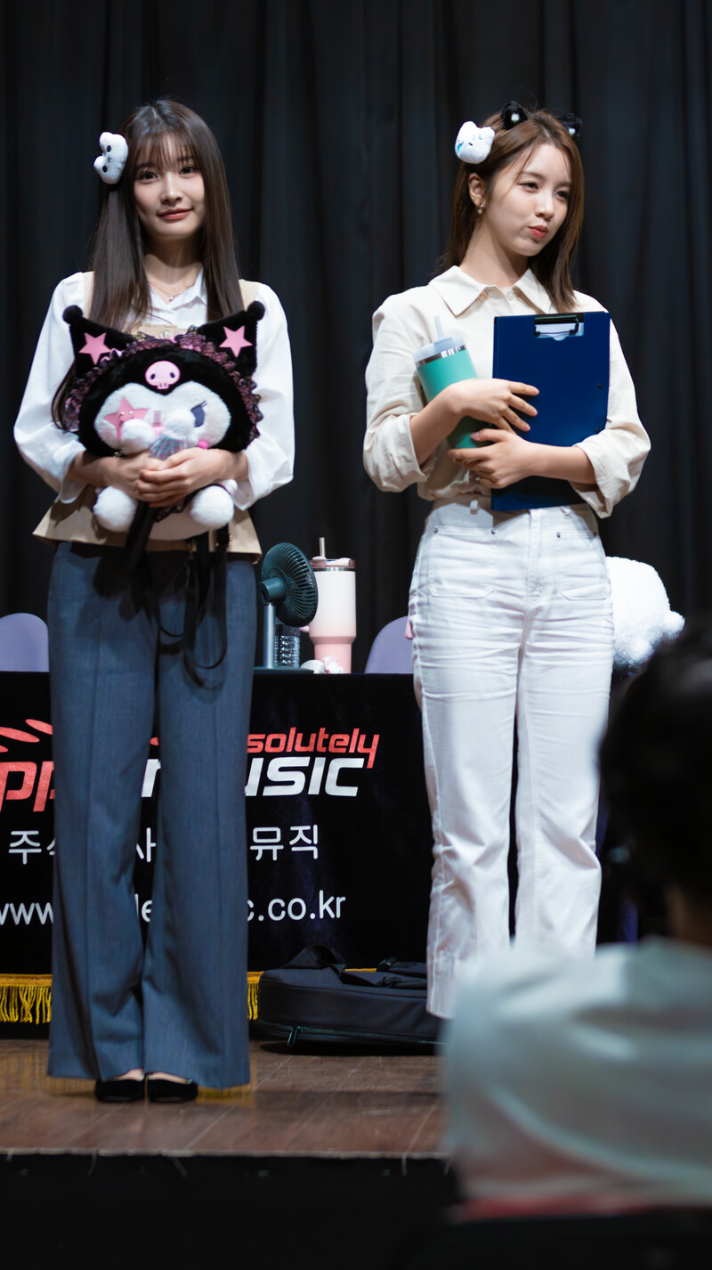 240928 WOOAH at fansign event documents 3