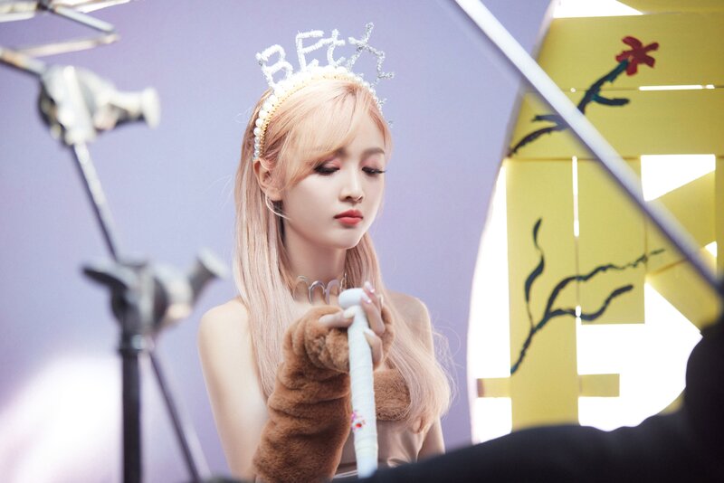 Xuan Yi "RSVP" Behind The Scenes documents 6