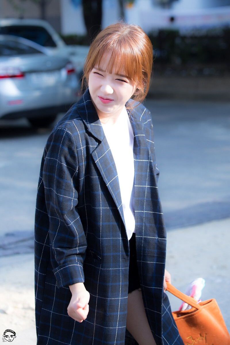 170922 Weki Meki Yoojung at Music Bank documents 1