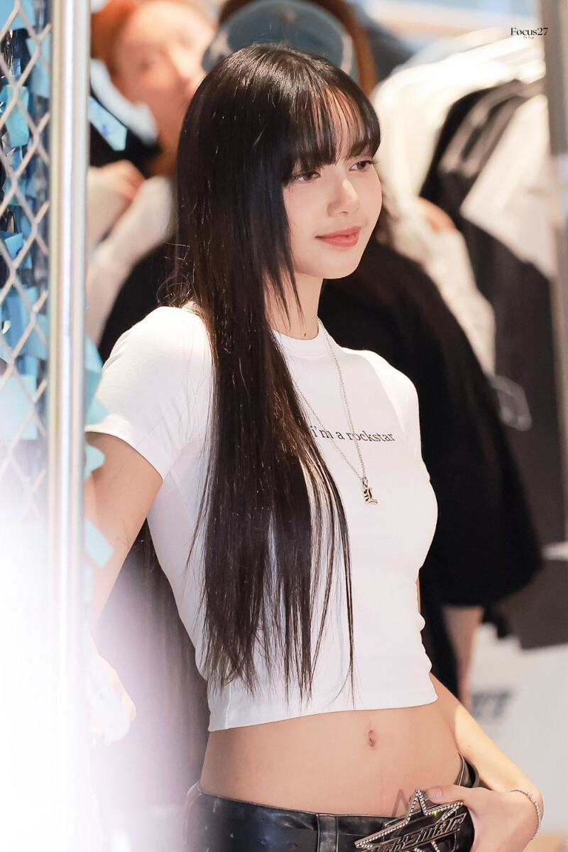 240714 LISA - ‘ROCKSTAR’ POP-UP STORE IN SEOUL documents 1