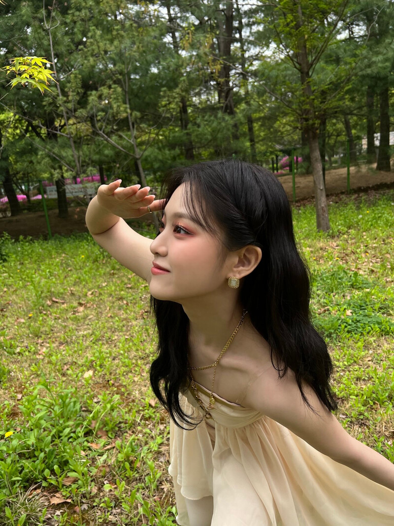 220526 HyunJin Instagram Update (LOONA) documents 2