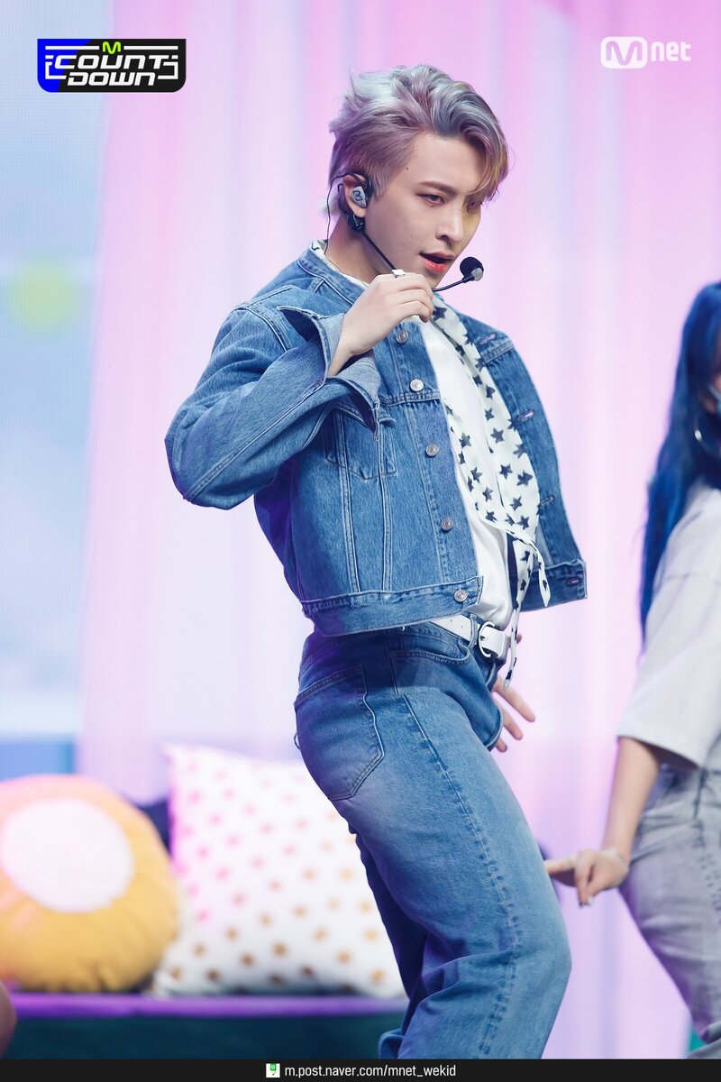 211007 Youngjae - 'Vibin' at M Countdown documents 6